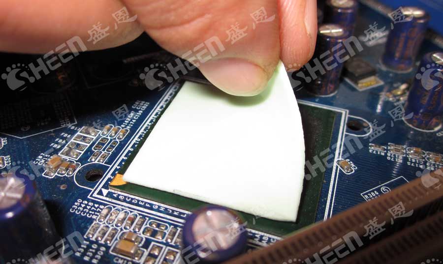 導熱(re)墊片革新(xin)：無矽導熱(rè)墊片對标(biāo)普通導熱(re)矽膠片的(de)颠覆